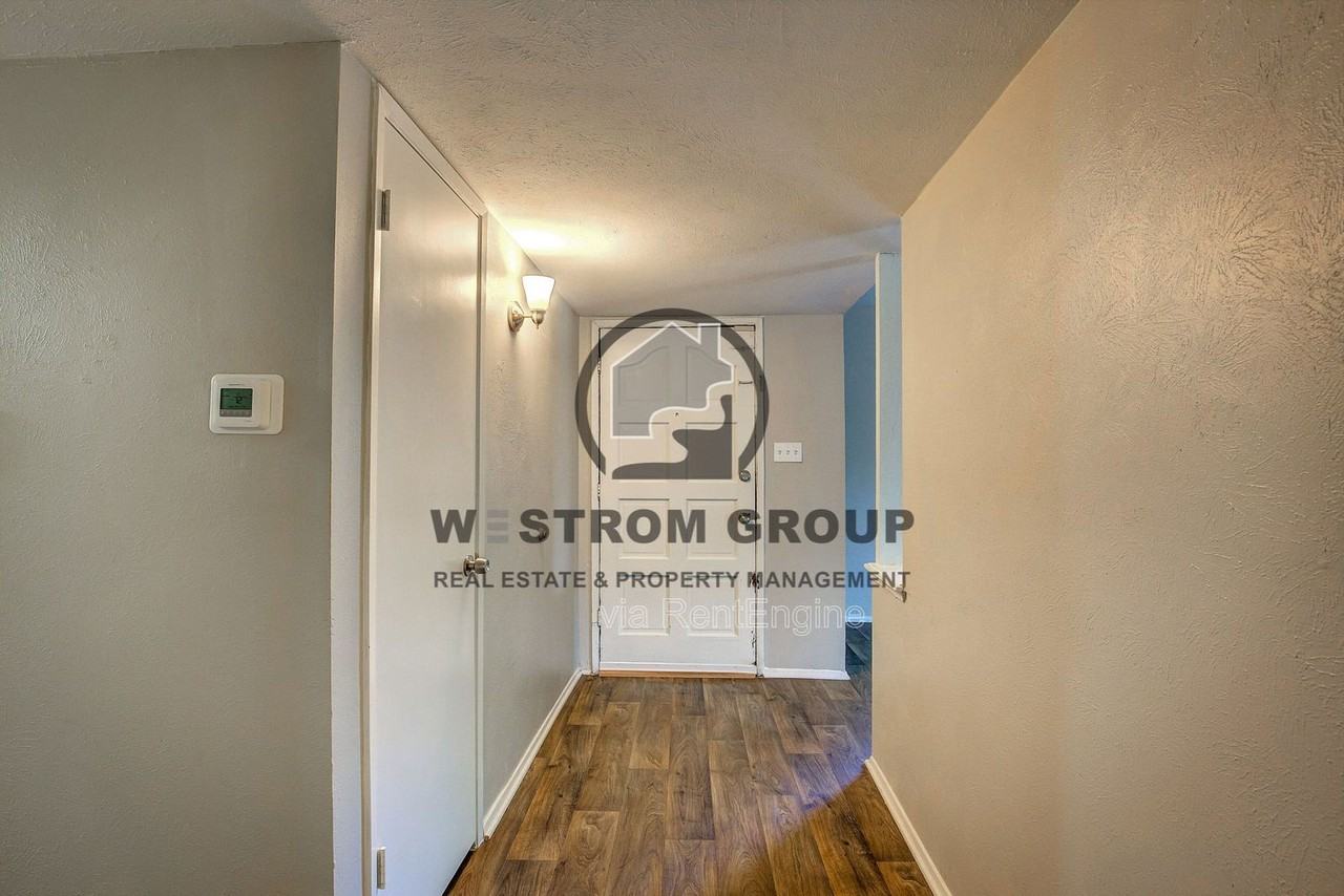 7801 Summerglen Rd - Photo 7 of 40