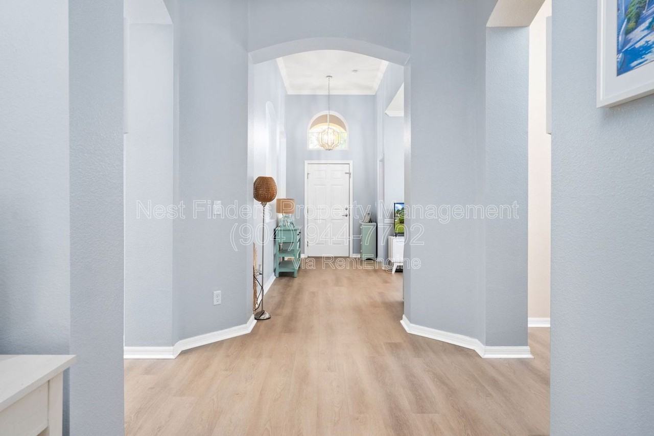 409 Los Caminos St - Photo 5 of 45