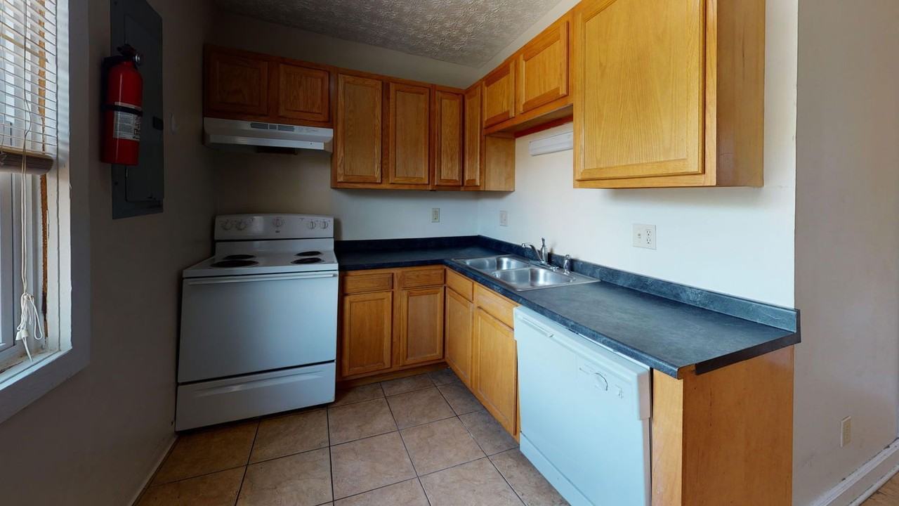 1369 Indianola Ave - Photo 3 of 7