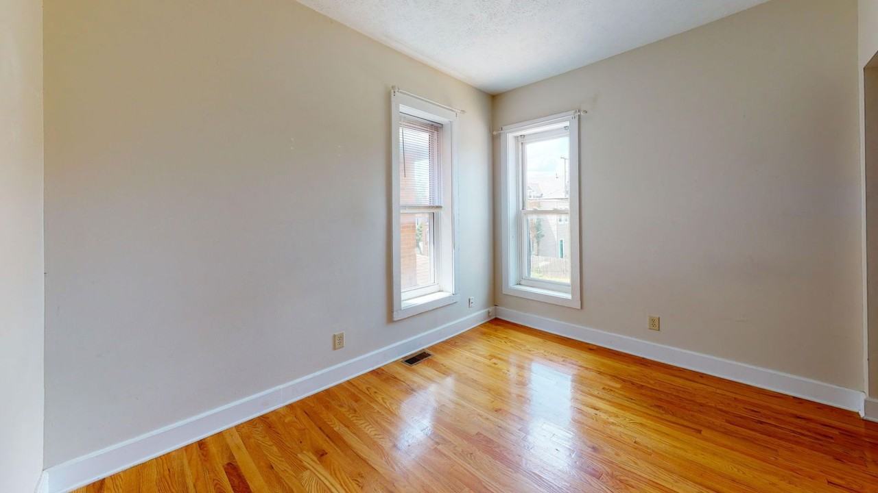 1369 Indianola Ave - Photo 4 of 7