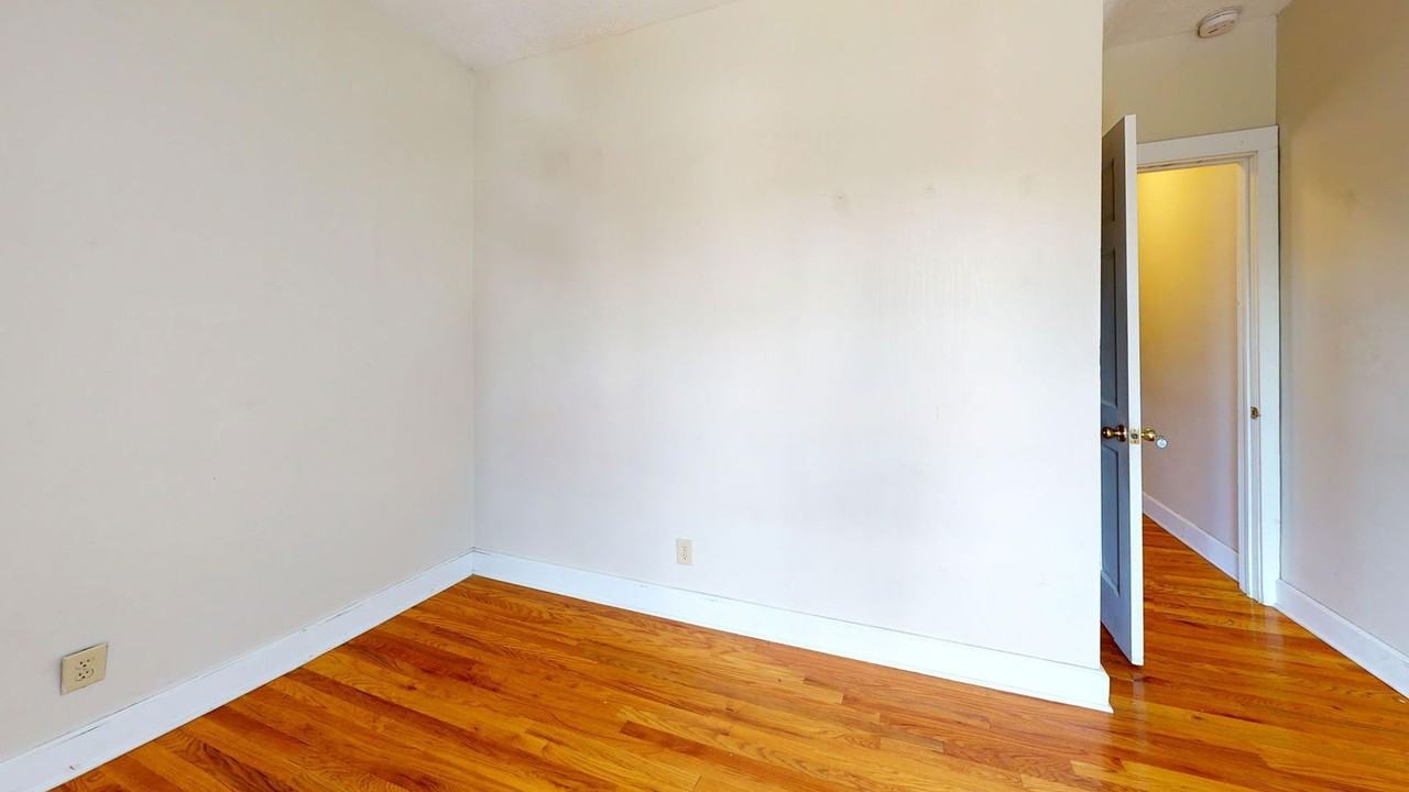 1369 Indianola Ave - Photo 5 of 7