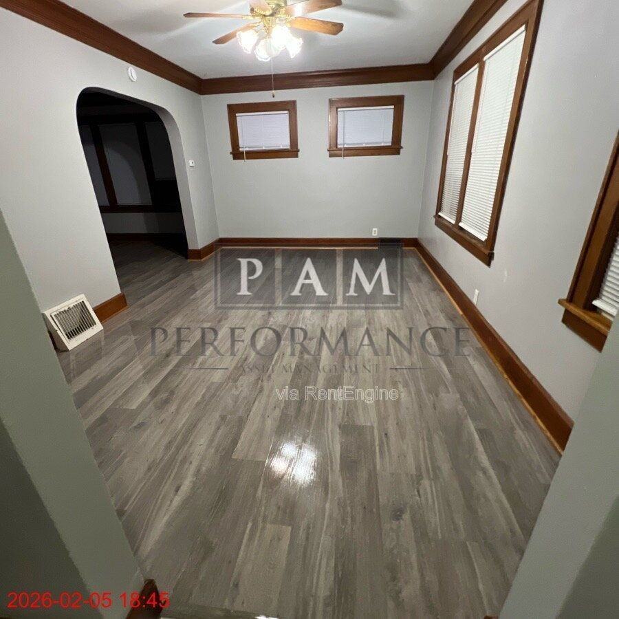 1909 Thurston Ave - Photo 3 of 19