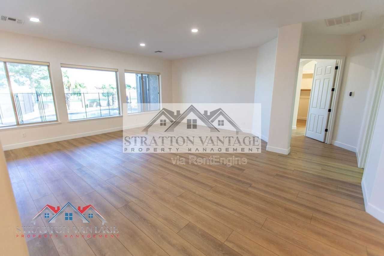 13458 W Coronado Rd - Photo 6 of 50