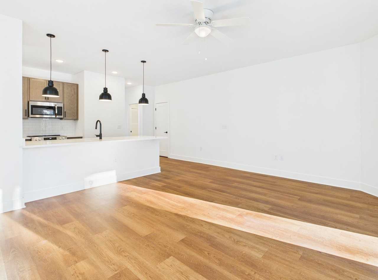 907 Bainbridge St #A - Photo 4 of 25