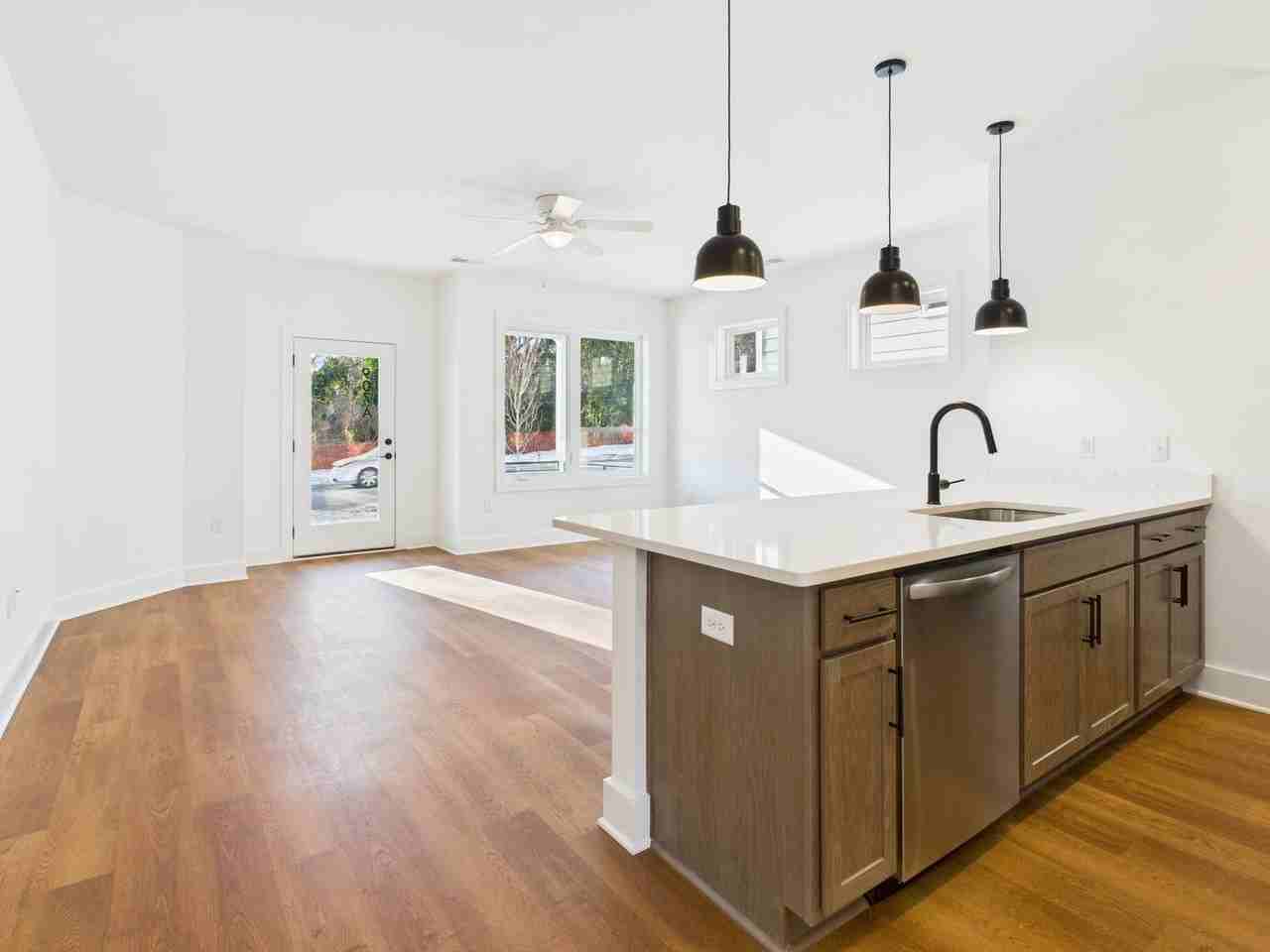 907 Bainbridge St #A - Photo 5 of 25