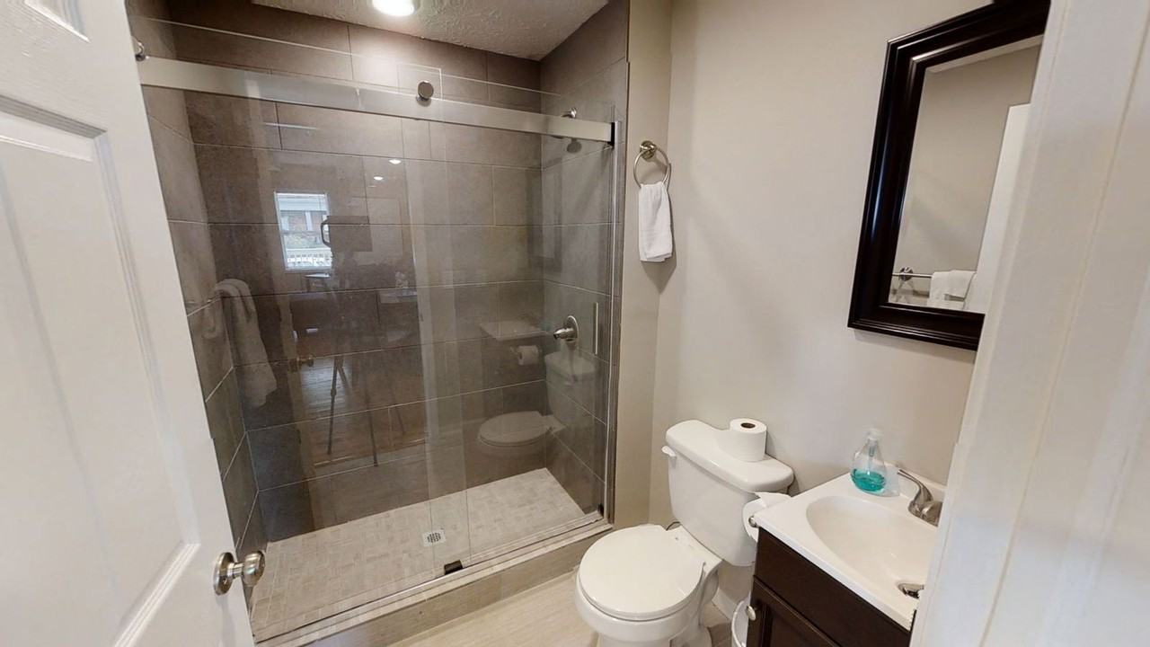 1514 Hamlet St - Photo 5 of 12