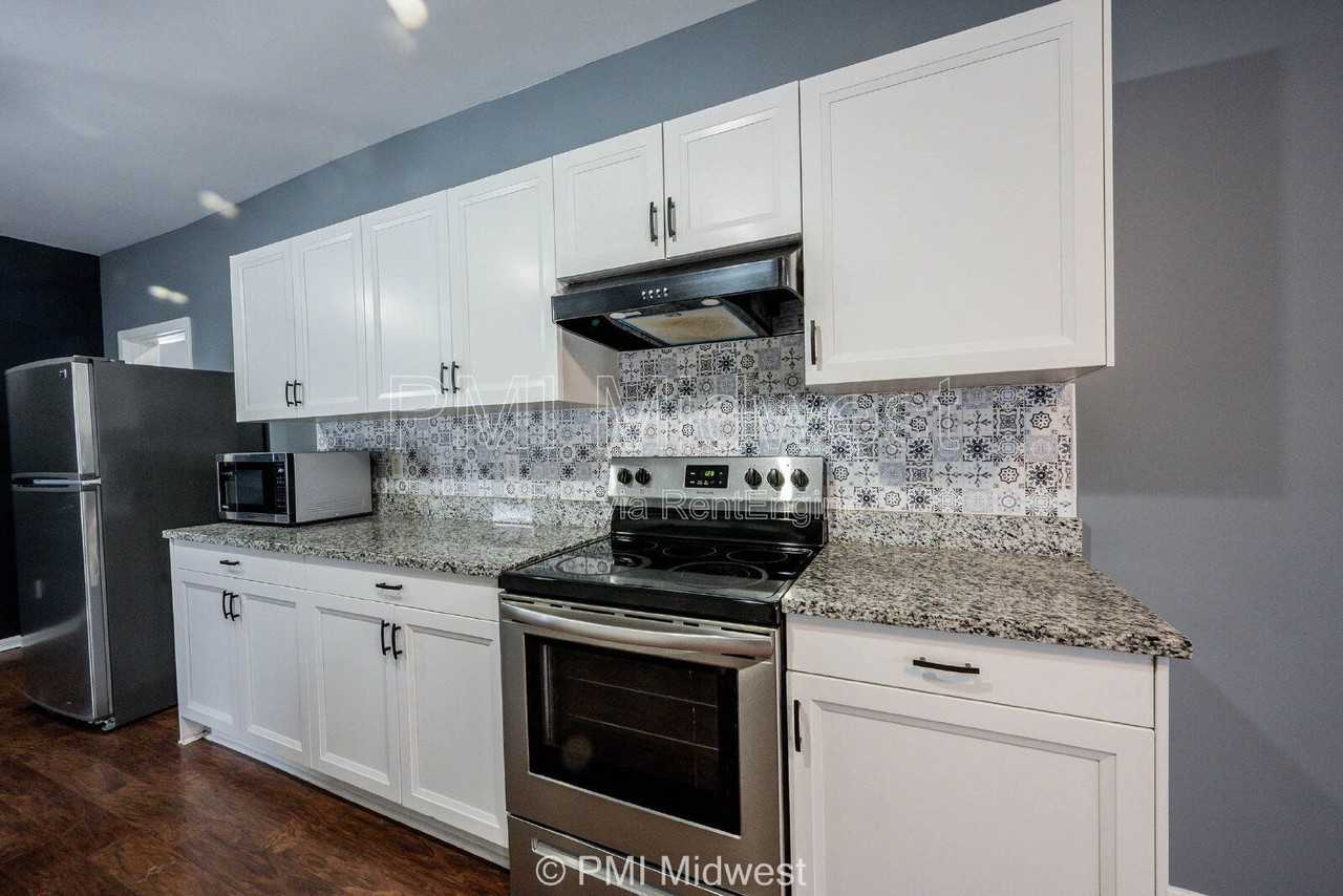 3159 E Washington St - Photo 5 of 19