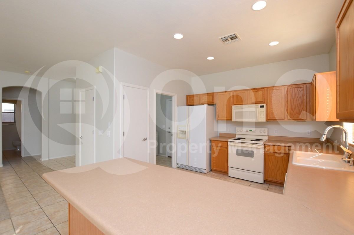 2848 E Superior Rd - Photo 3 of 17