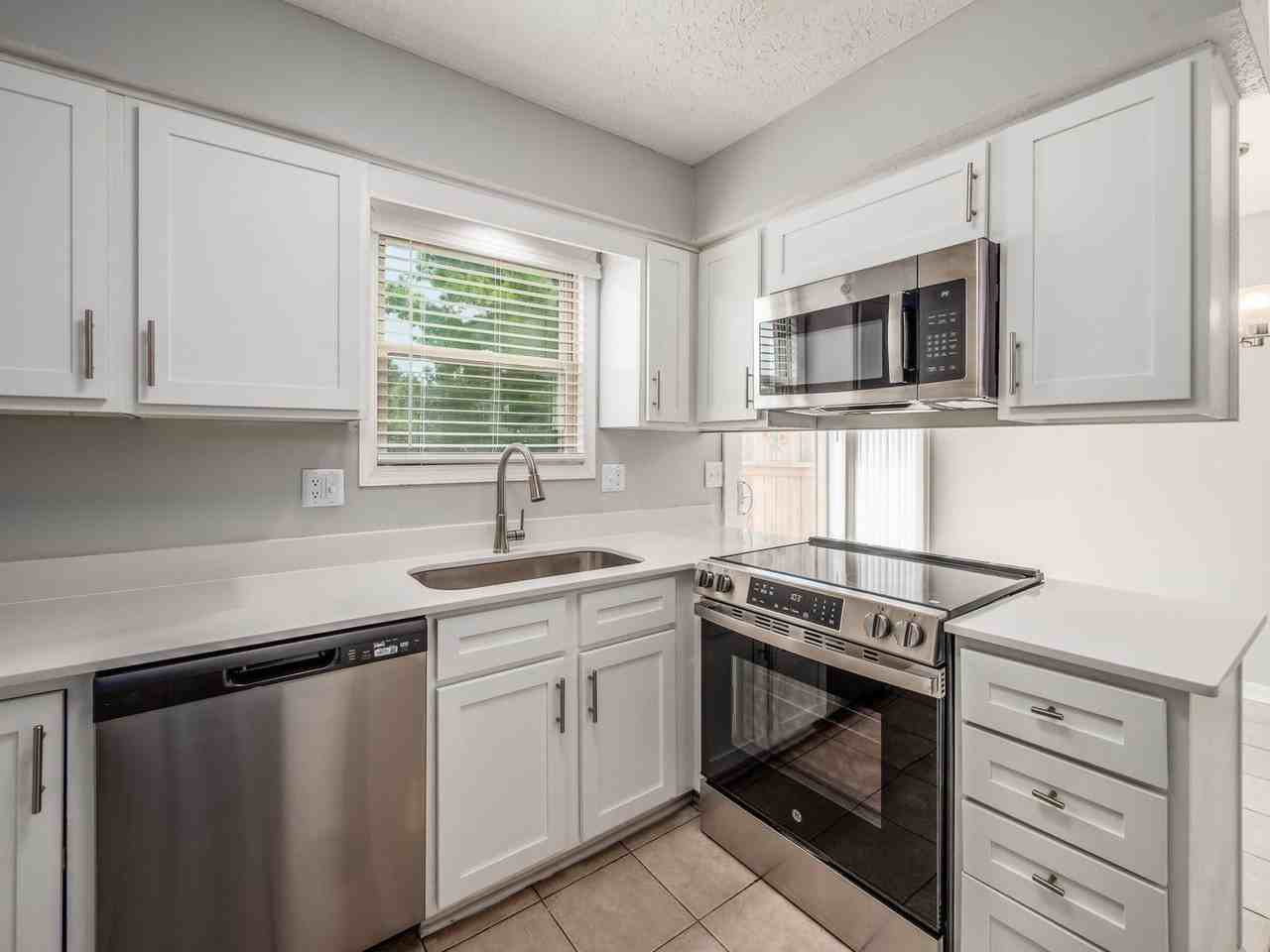 2017 Queensgate Ln - Photo 2 of 26