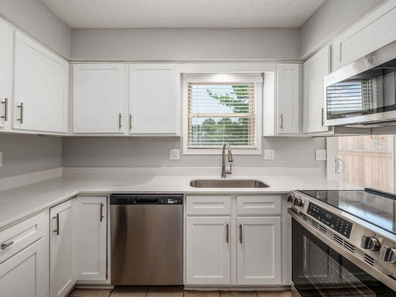 2017 Queensgate Ln - Photo 3 of 26