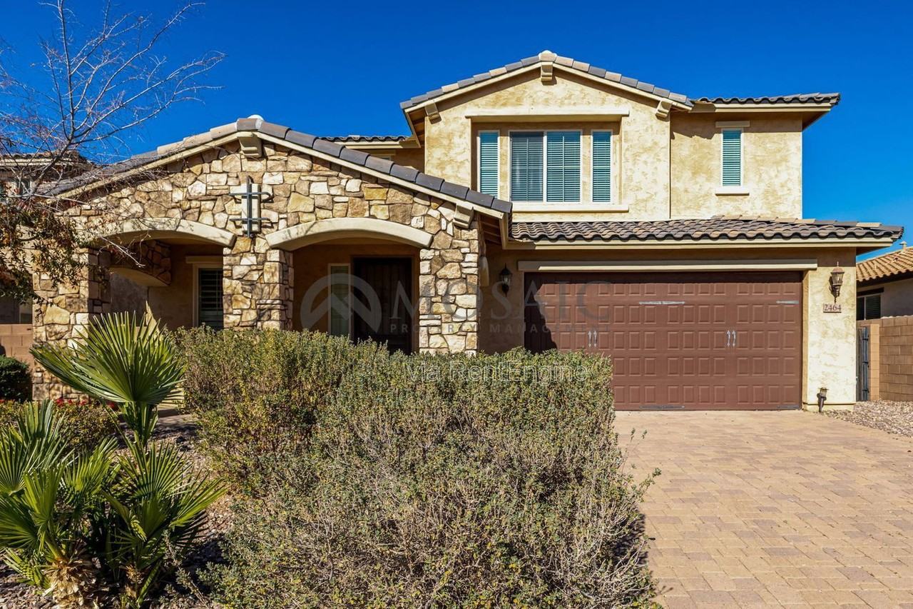 2464 E Hazeltine Way - Photo 6 of 42