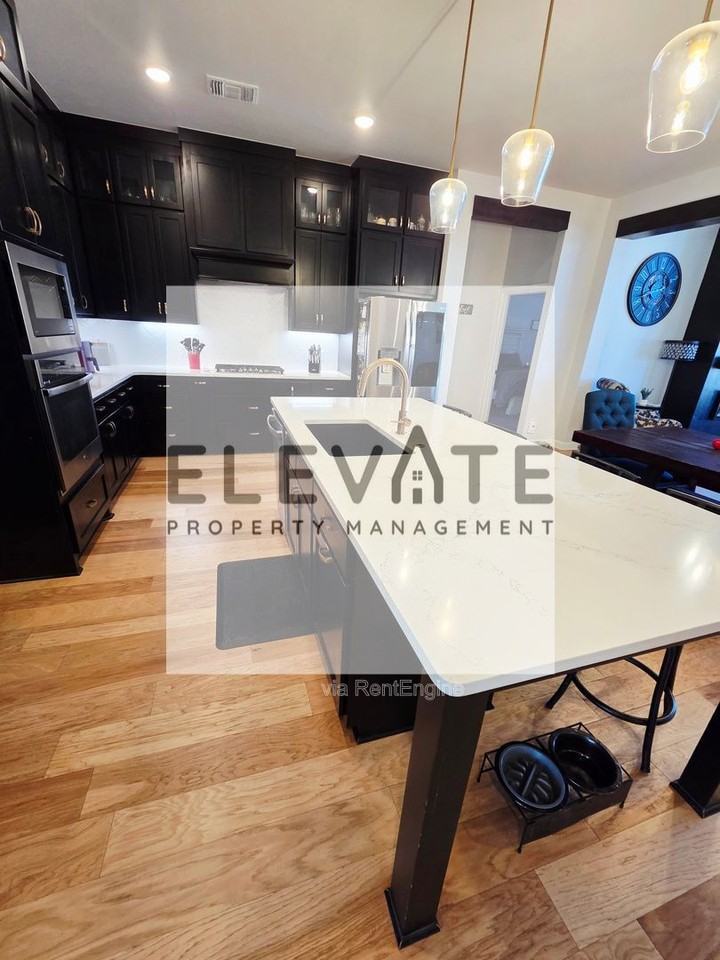 1101 Sawmill Rd - Photo 5 of 40