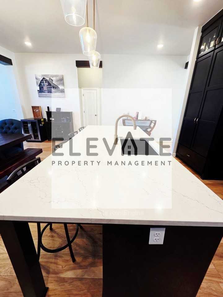 1101 Sawmill Rd - Photo 7 of 40