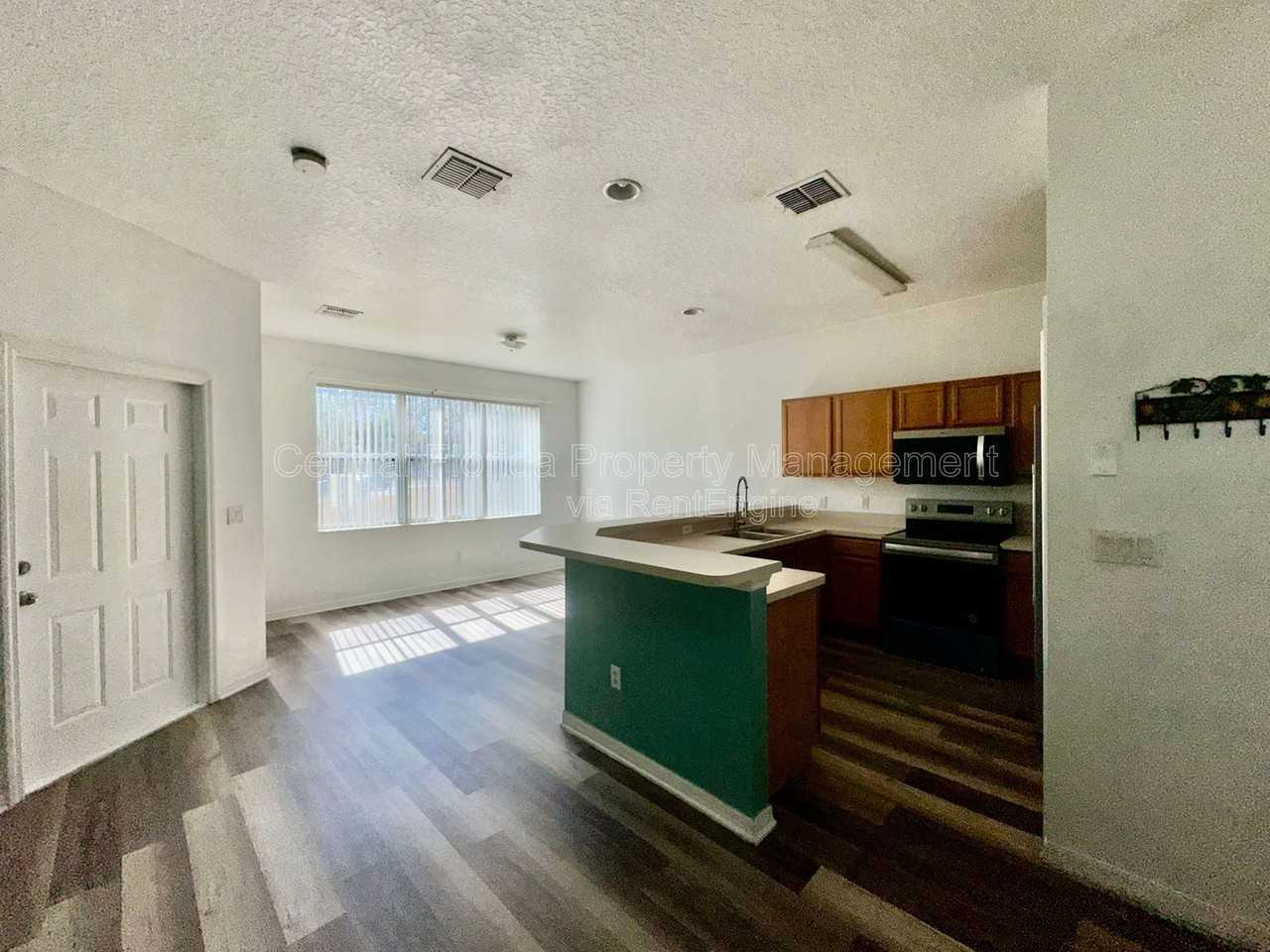 4304 Paradise Cove Ct - Photo 5 of 32