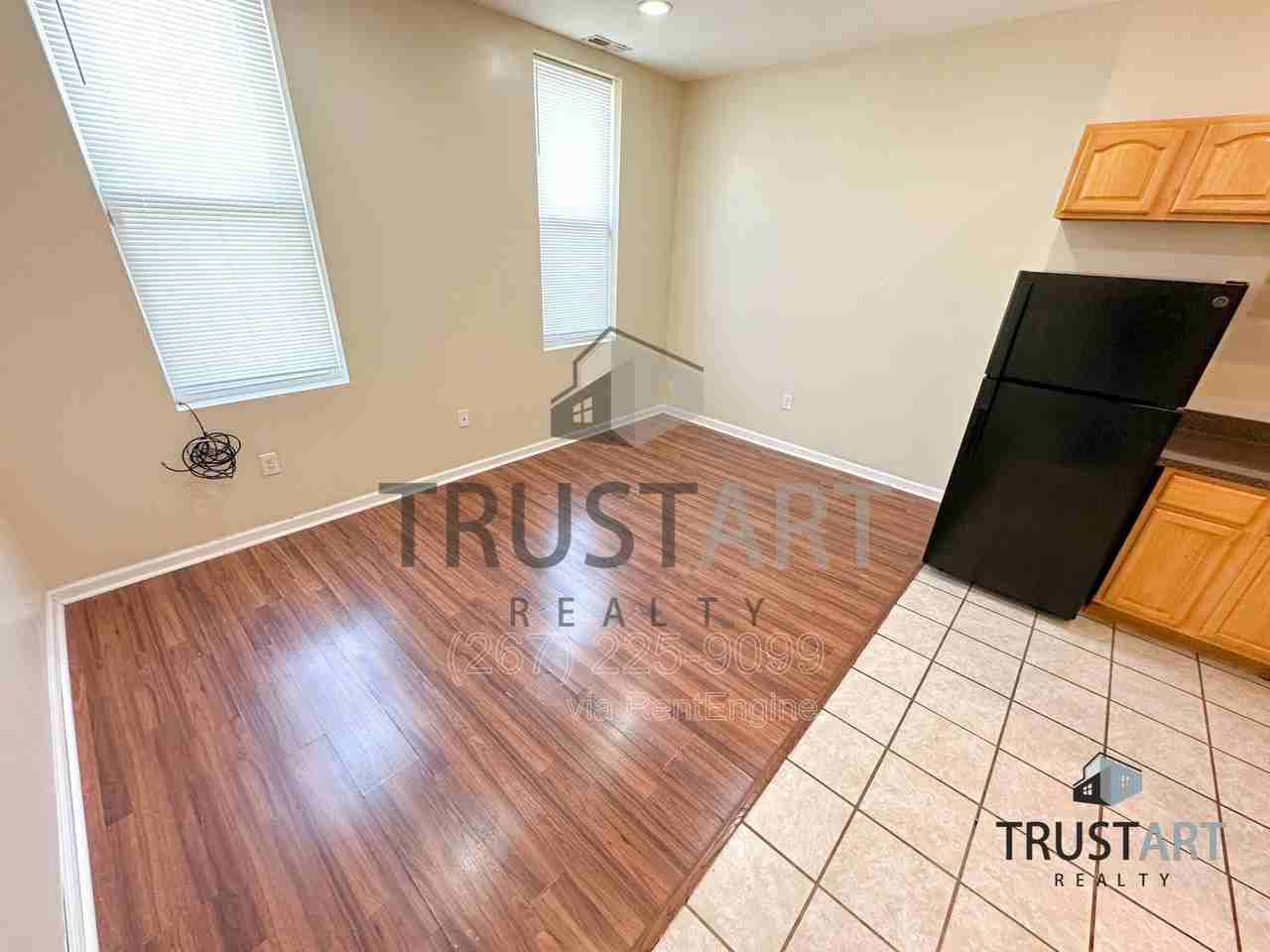 3042 N 15th St #2 - Photo 4 of 10