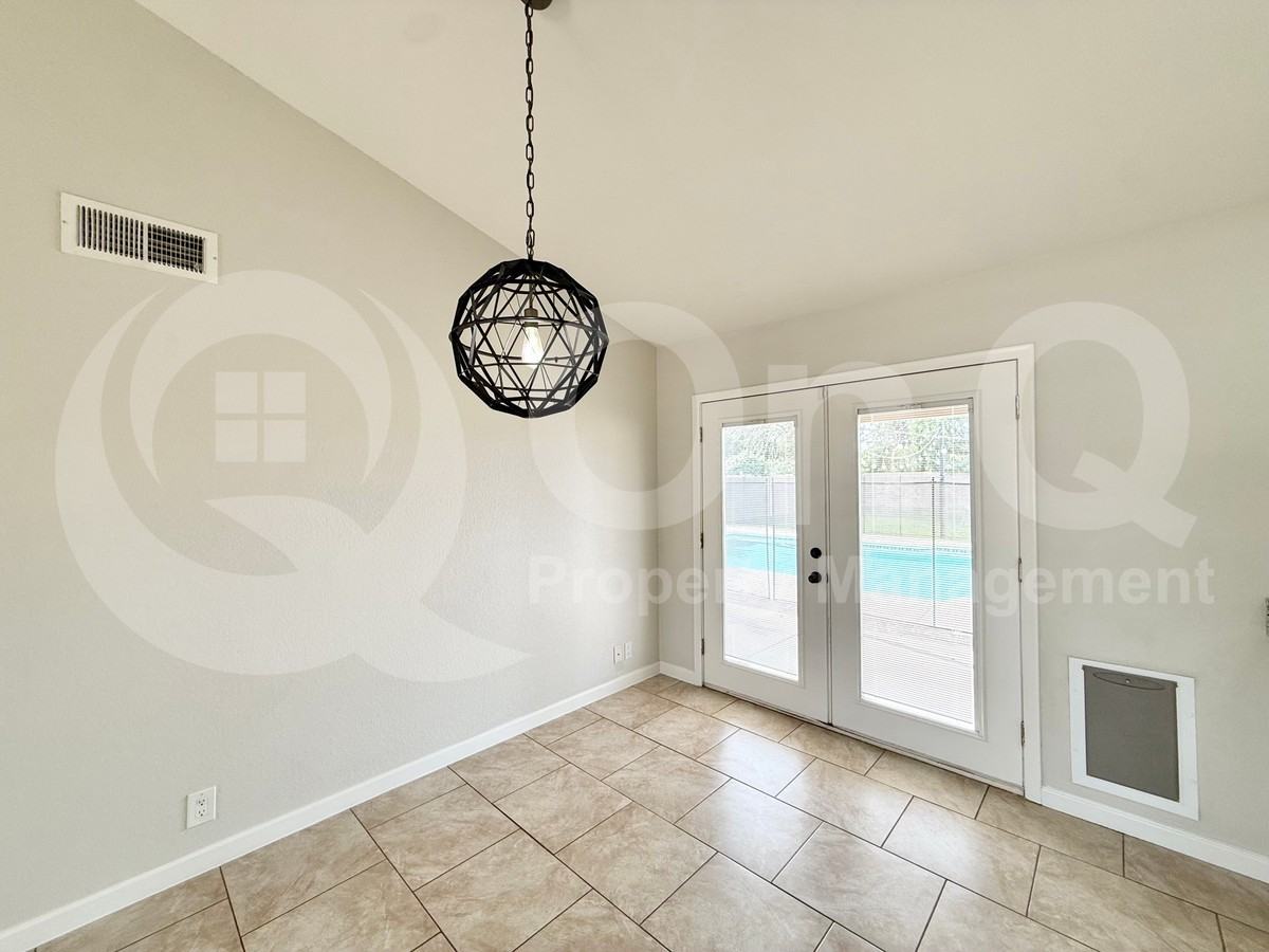 19028 N 8th Ave - Photo 7 of 24