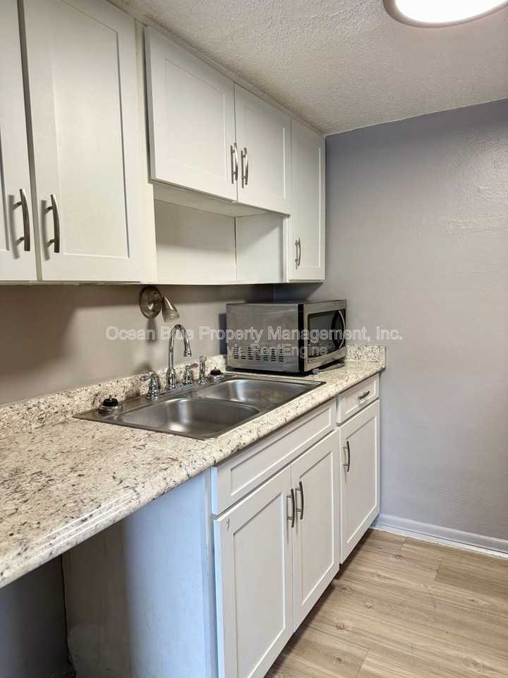 309 S Arcturas Ave #6 - Photo 5 of 8