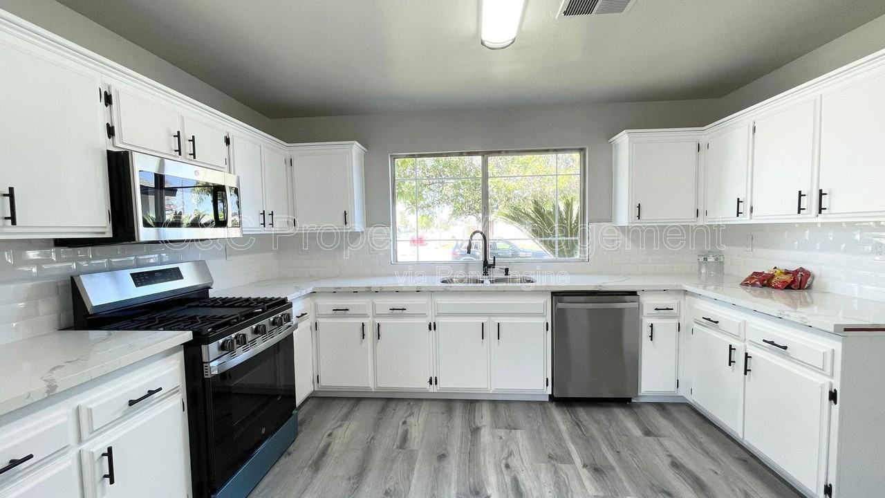 4304 Range Dr - Photo 6 of 14