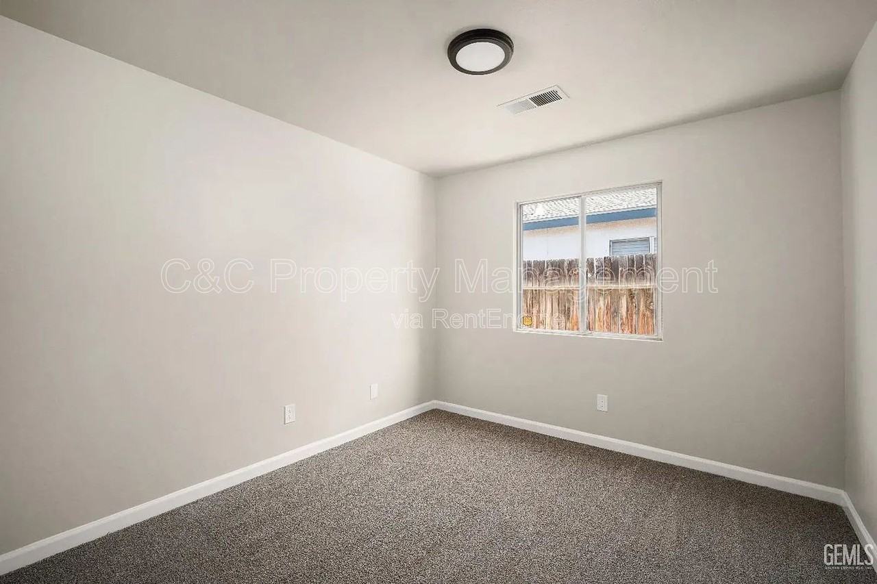 4304 Range Dr - Photo 7 of 14