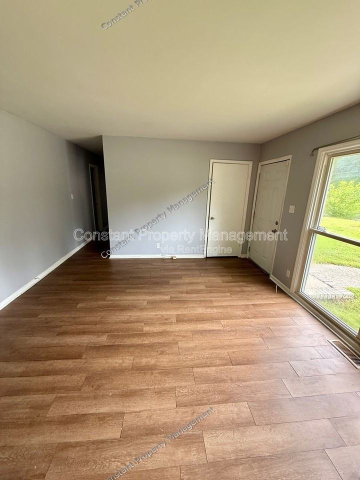 3343 Ohara Dr N - Photo 2 of 12