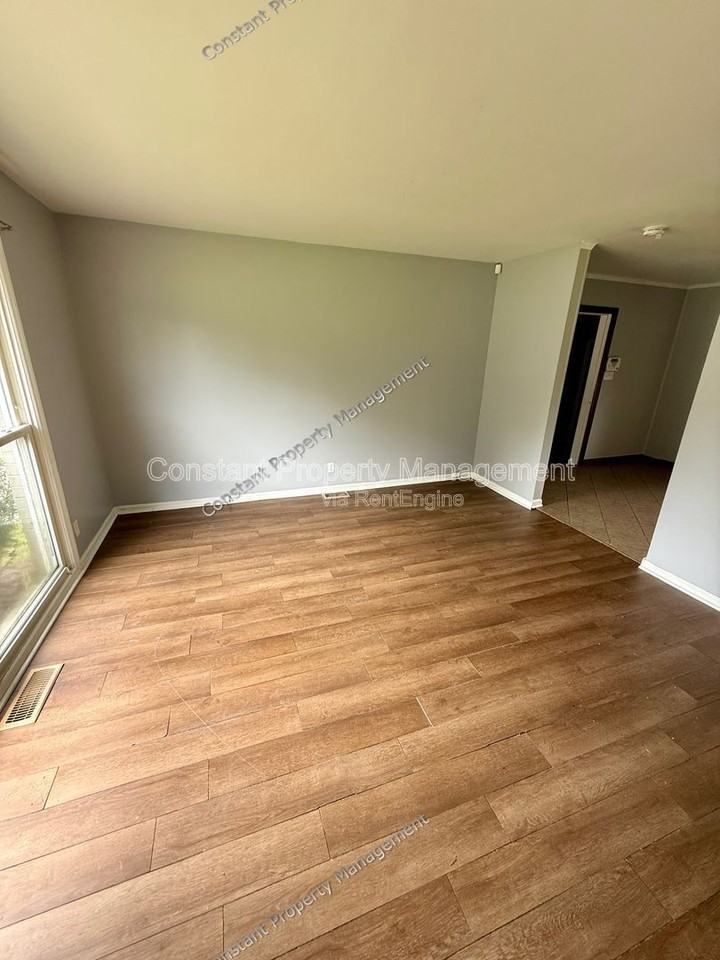 3343 Ohara Dr N - Photo 3 of 12