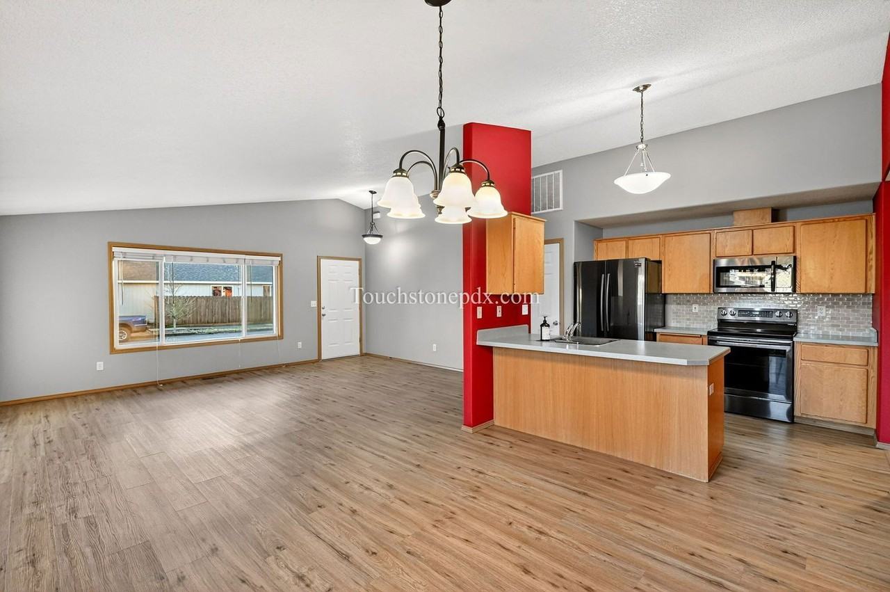 471 Nw 24th St - Photo 5 of 24