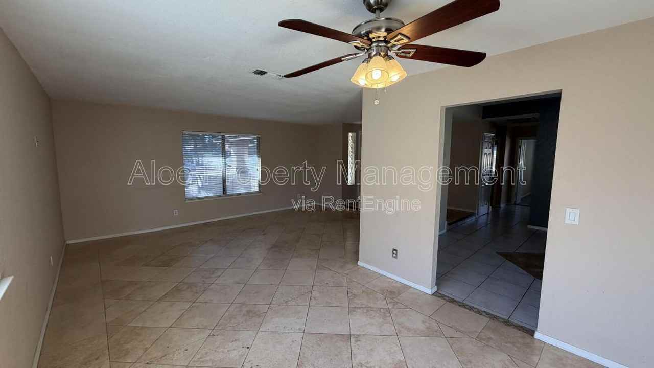 4624 W Chicago St - Photo 6 of 50