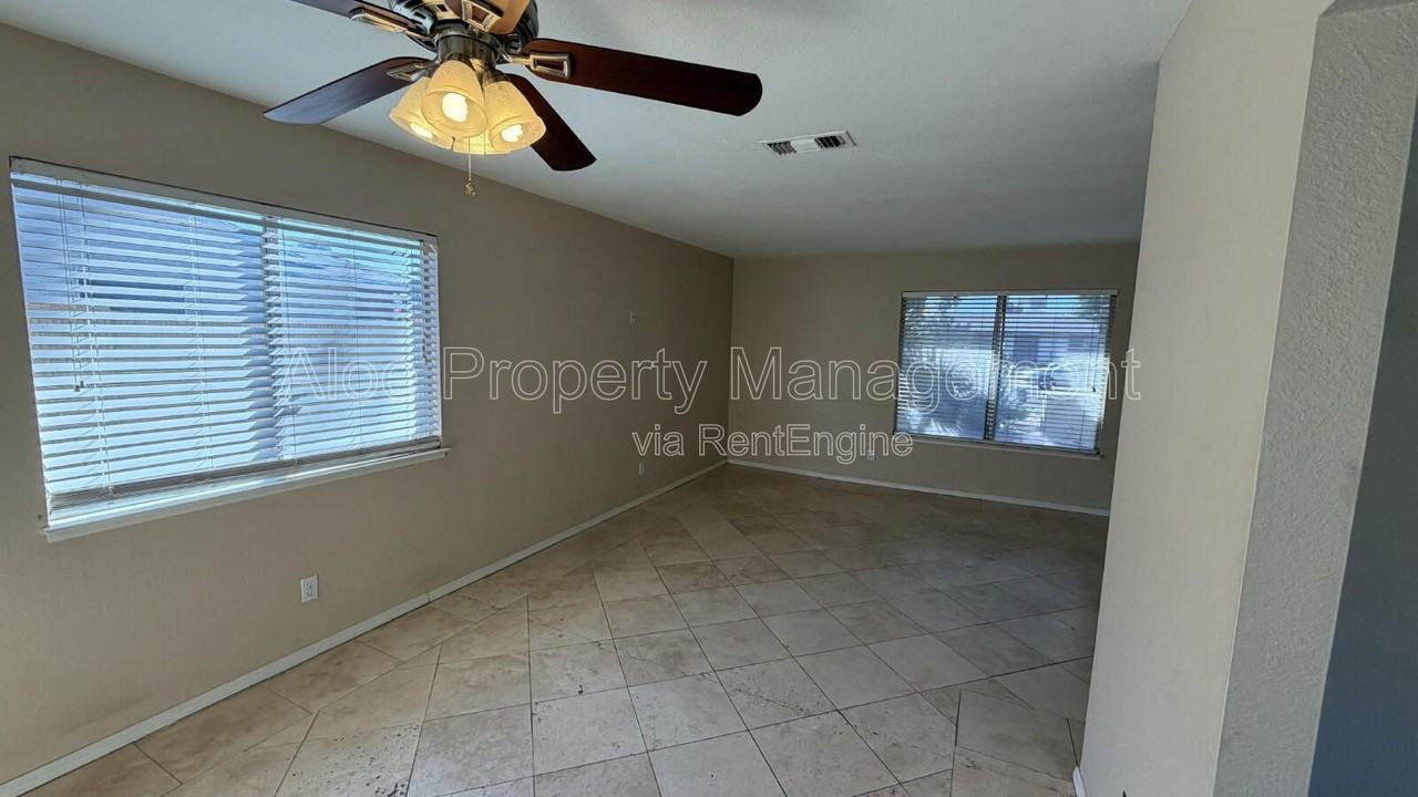 4624 W Chicago St - Photo 7 of 50