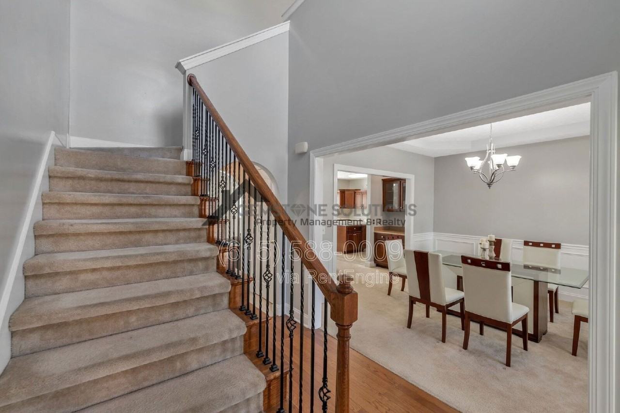 212 Stecoah Ct - Photo 6 of 38