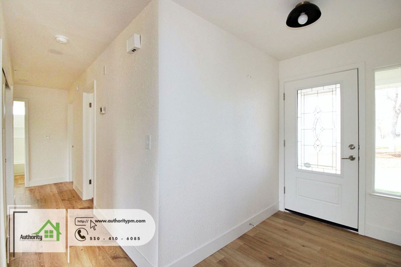 9905 Merryhill Ln - Photo 7 of 19