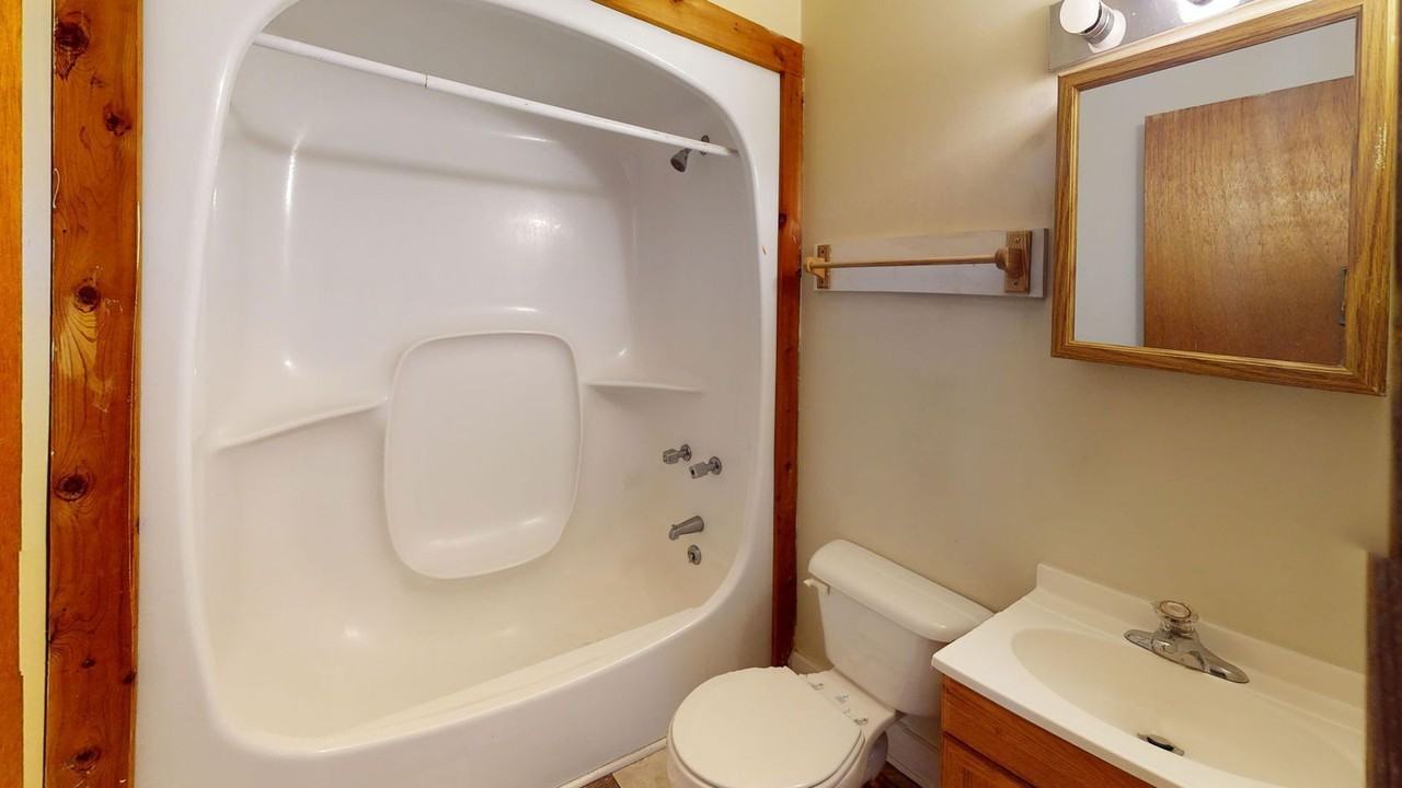 1366 Indianola Ave - Photo 2 of 6