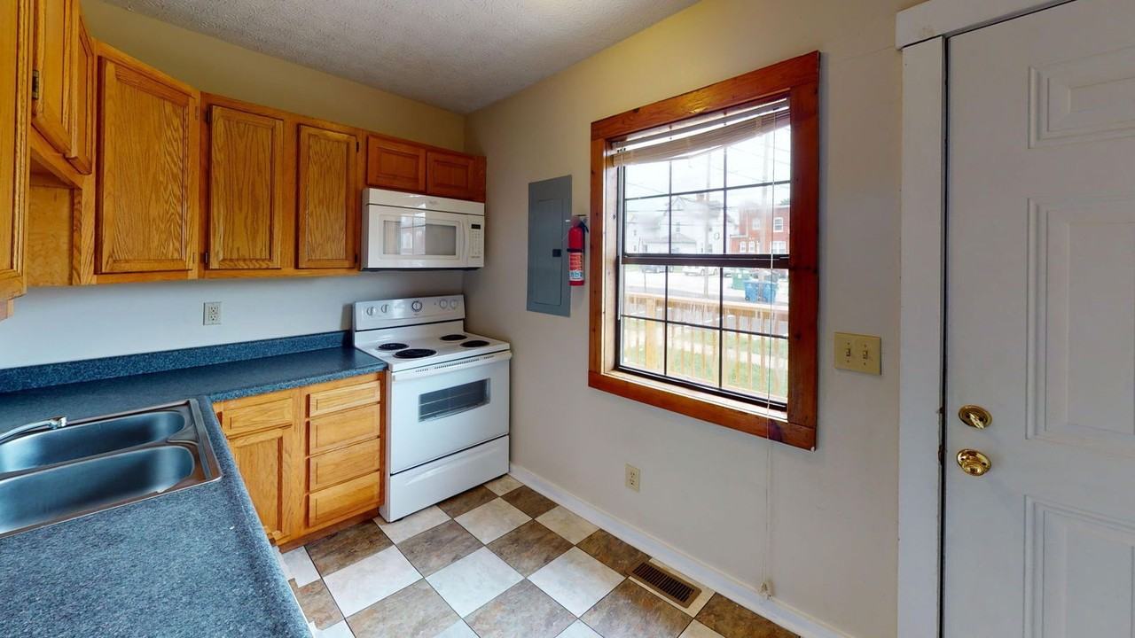 1366 Indianola Ave - Photo 5 of 6