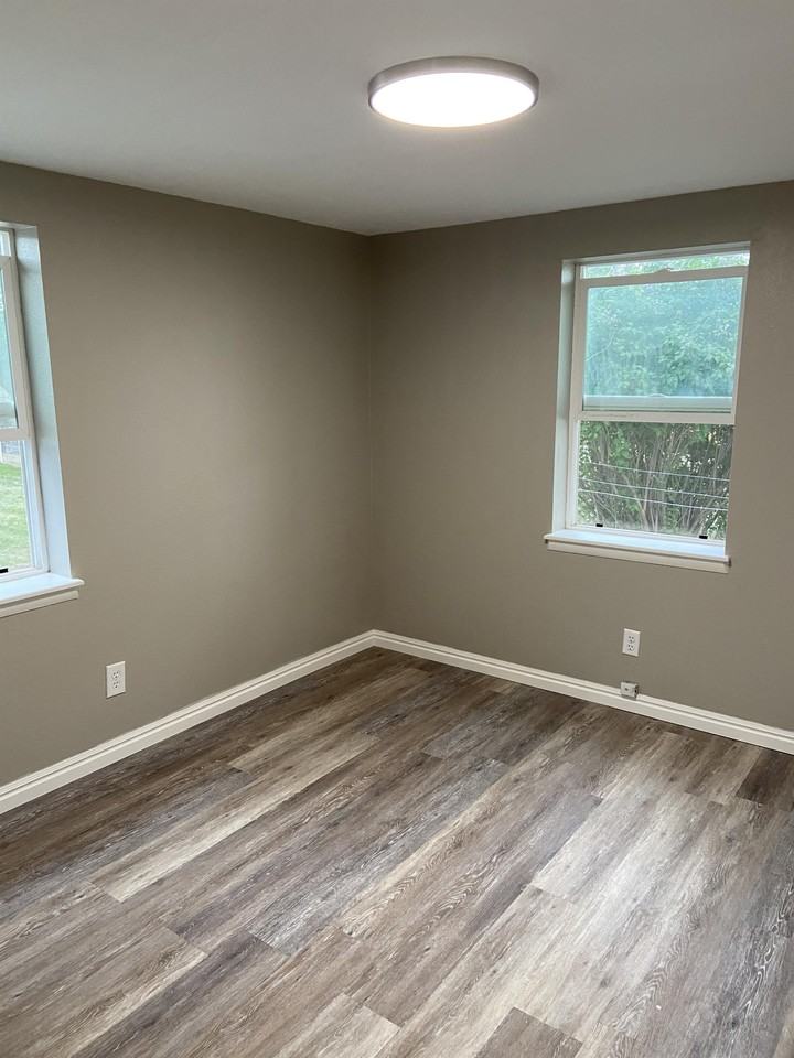 260 N 3rd W #B - Photo 3 of 9