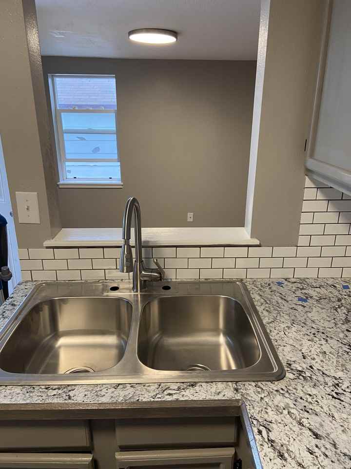 260 N 3rd W #B - Photo 2 of 9