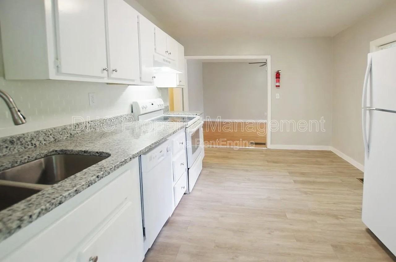 1237 Campbellton Pl Sw - Photo 7 of 12