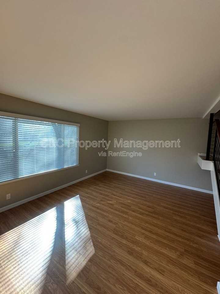 912 Sunnybrae Ln - Photo 2 of 11