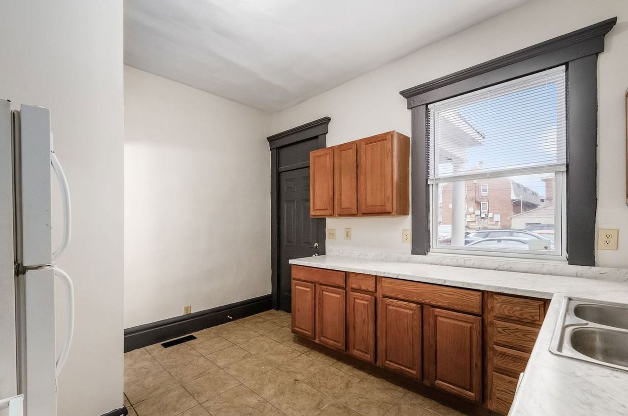 182 W 8th Ave - Photo 4 of 28