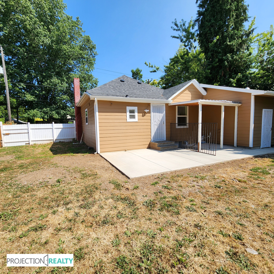 1538 Ne Dekum St - Photo 4 of 21