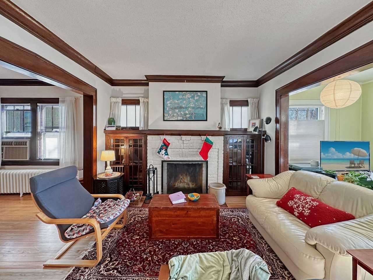 2011 Ashland Ave - Photo 3 of 17