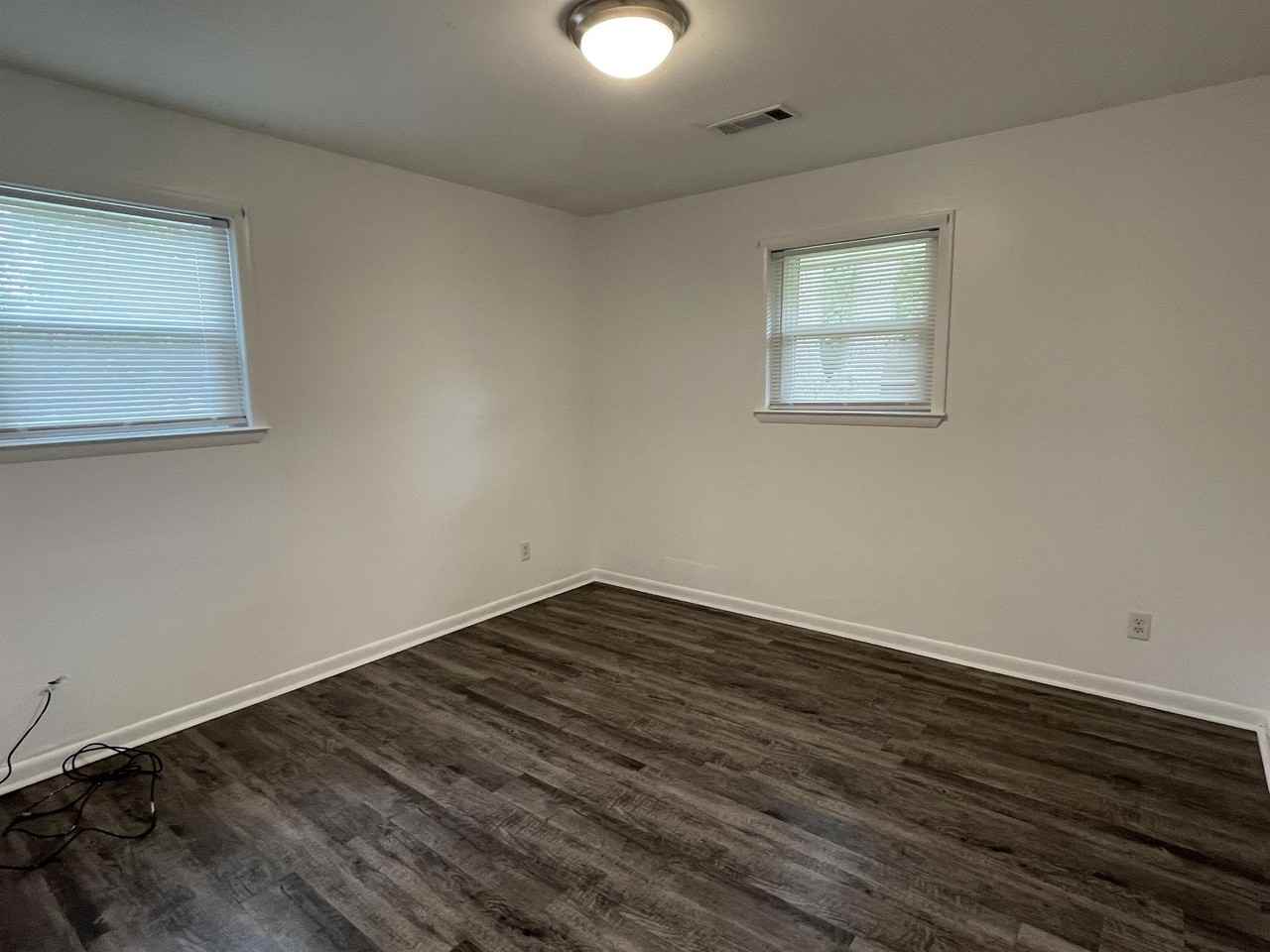 904 Warthen St - Photo 5 of 9