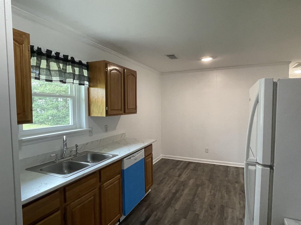 904 Warthen St - Photo 6 of 9