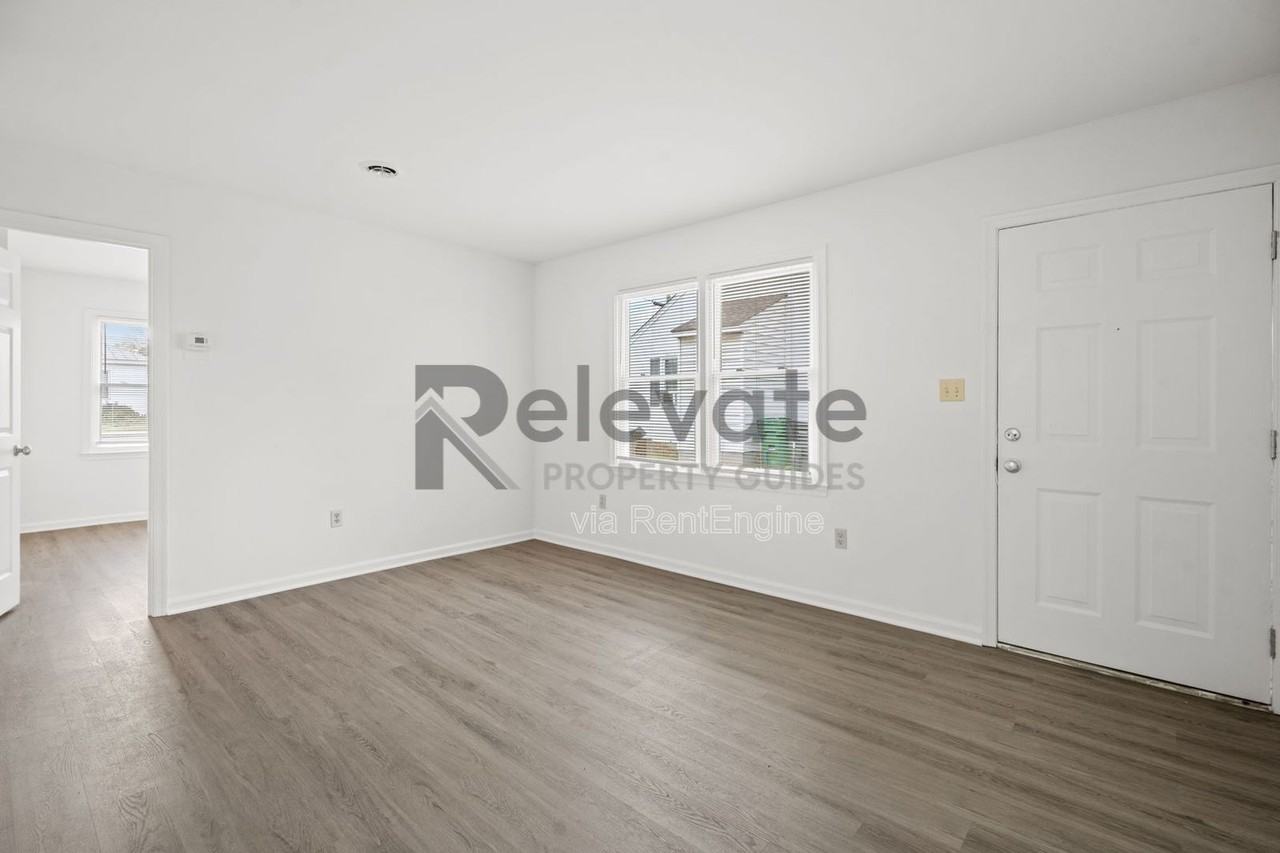 402 Dupuy Ave #B - Photo 3 of 17