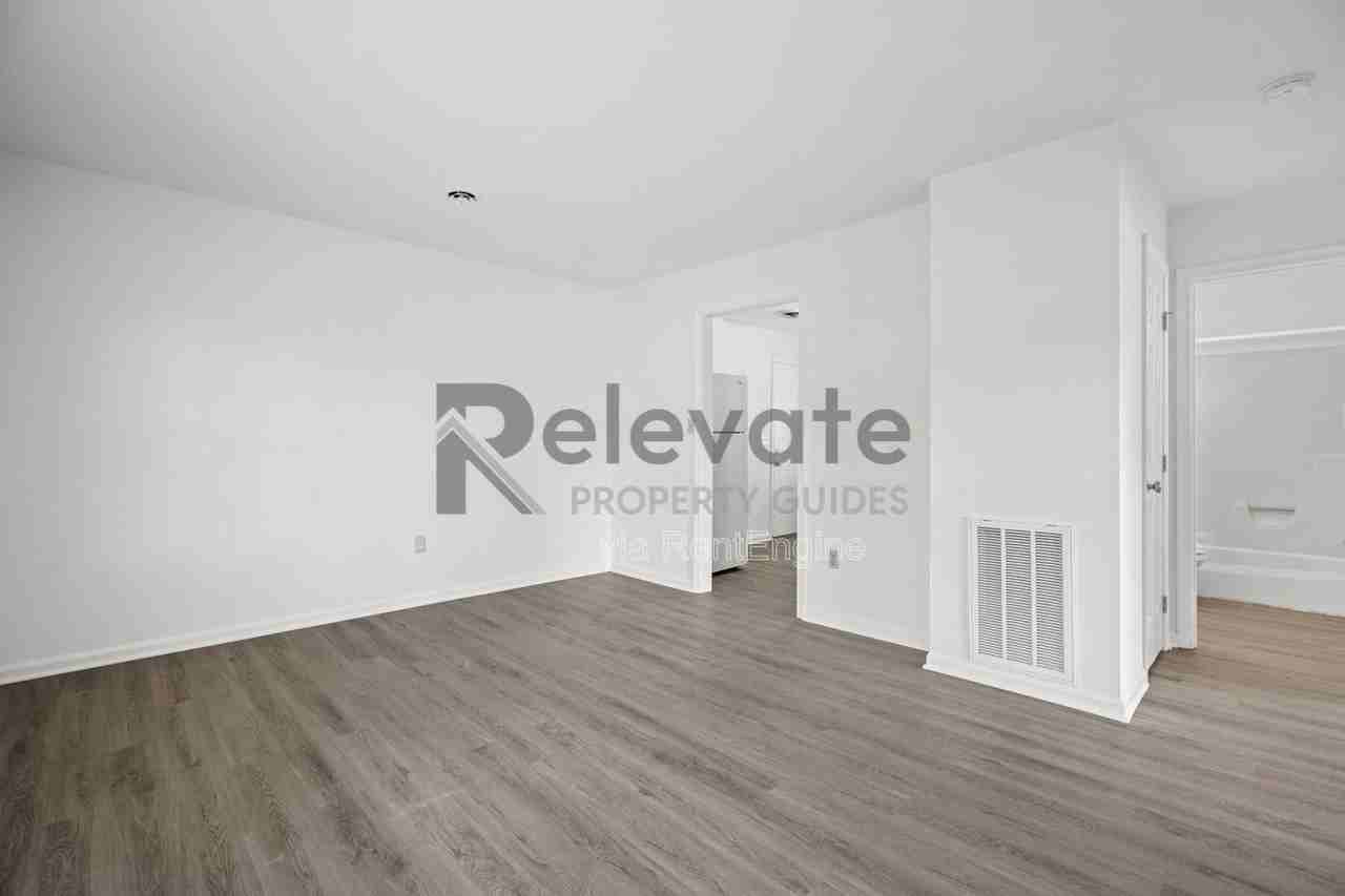 402 Dupuy Ave #B - Photo 4 of 17