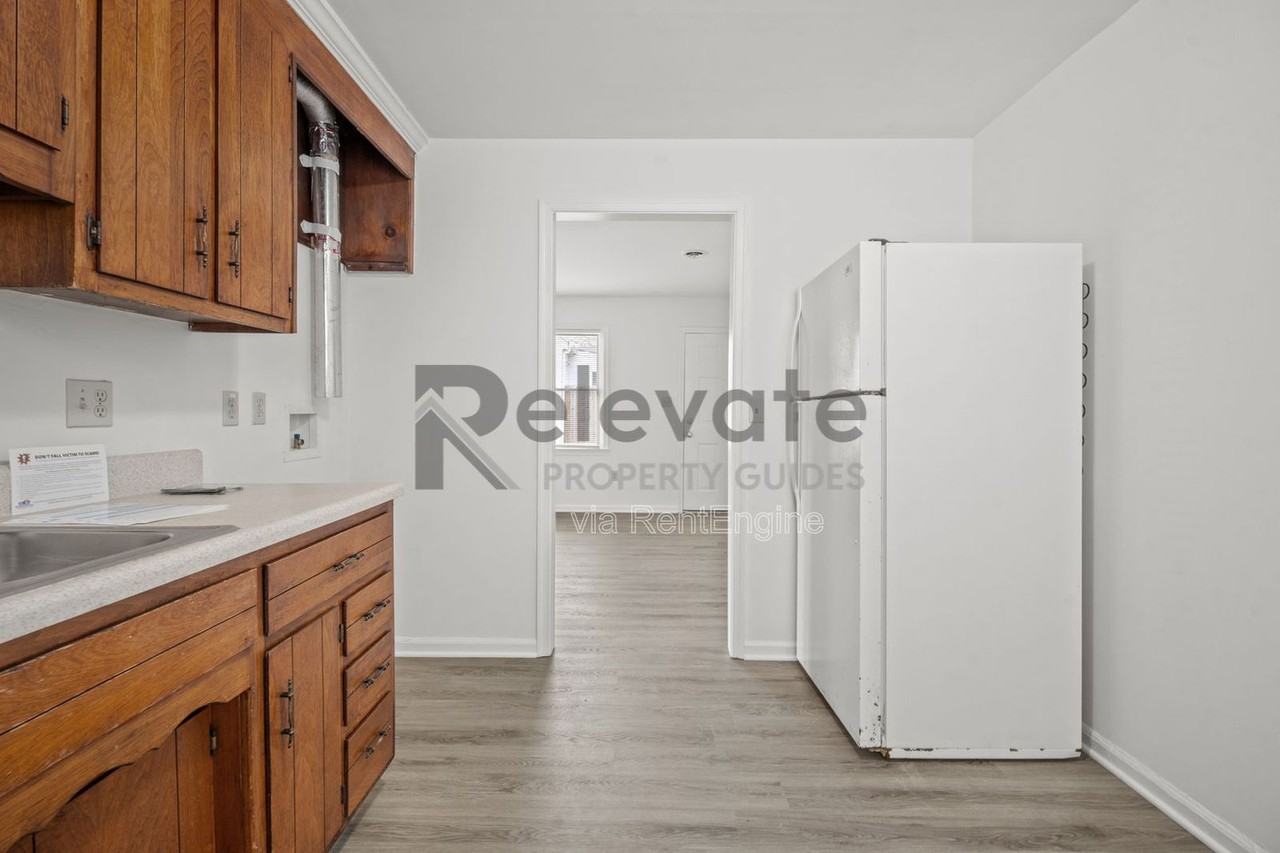 402 Dupuy Ave #B - Photo 6 of 17