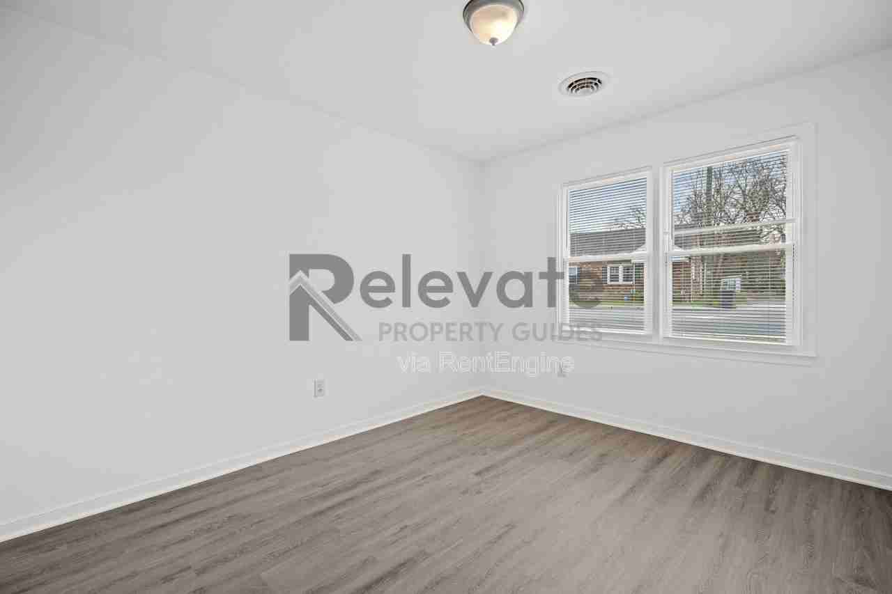 402 Dupuy Ave #B - Photo 7 of 17