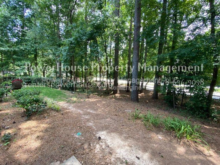 5043 Brookside Ct - Photo 4 of 31