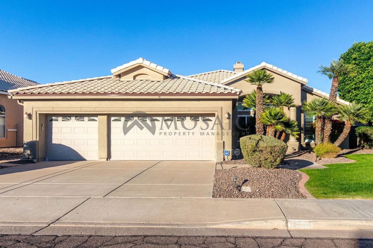 2738 E Silverwood Dr - Photo 2 of 40