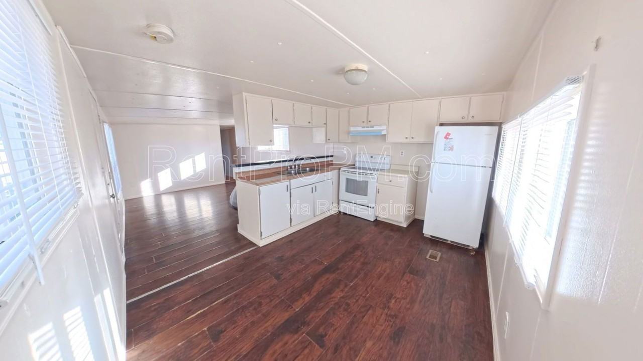 1303 N College Ave #7 - Photo 3 of 6