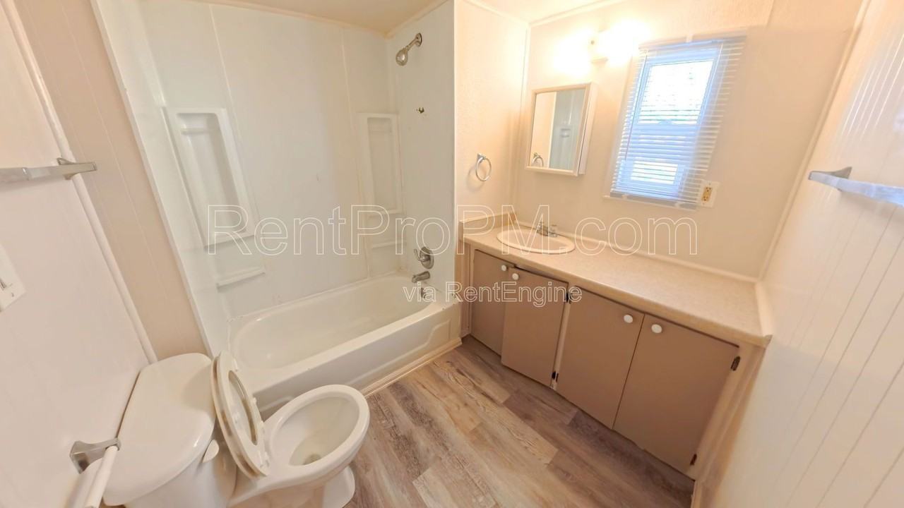 1303 N College Ave #7 - Photo 4 of 6