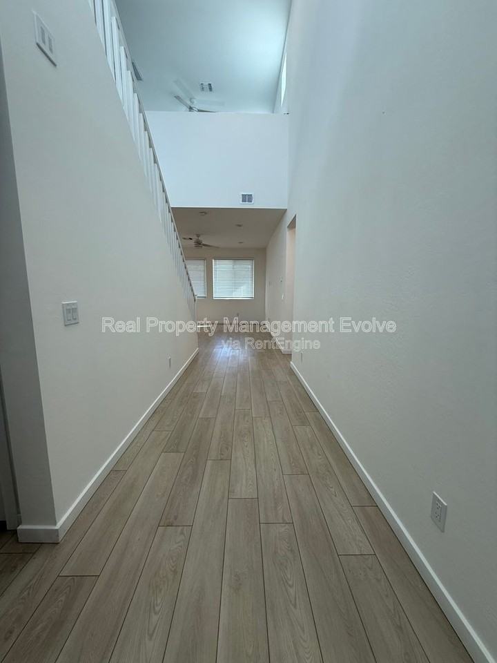 17760 W Cassia Way - Photo 4 of 37